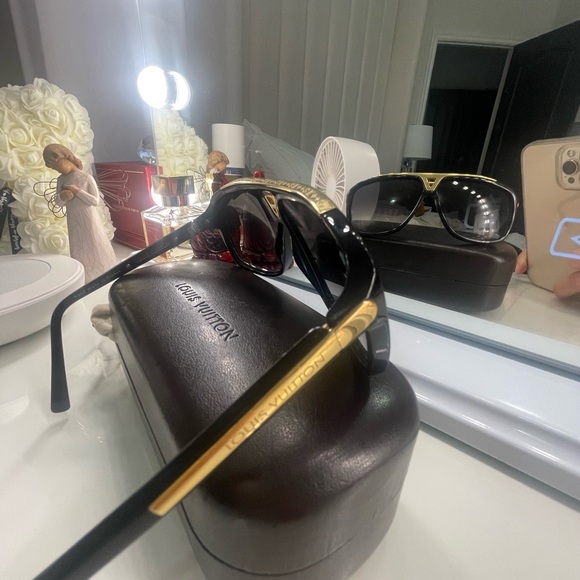 Louis Vuitton sunglasses - Picture 3 of 6